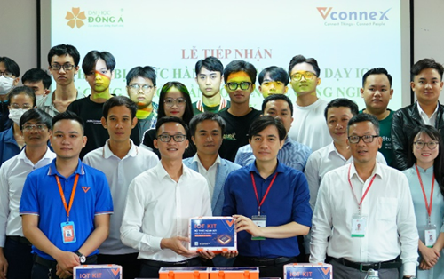 VConex handed over practical equipment for IoT teaching to Dong A University