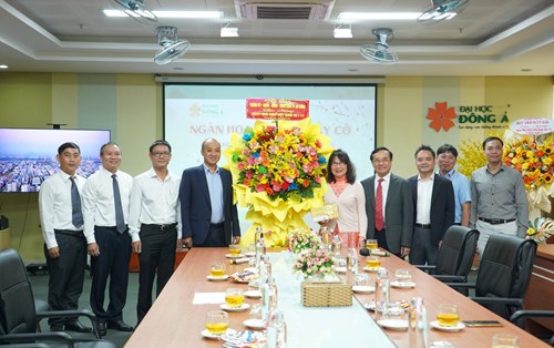 Leaders of the City People's Comittee of Danang city visited and congratulated Dong A University on the occasion of Vietnamese Teachers' Day (20/11/2023)