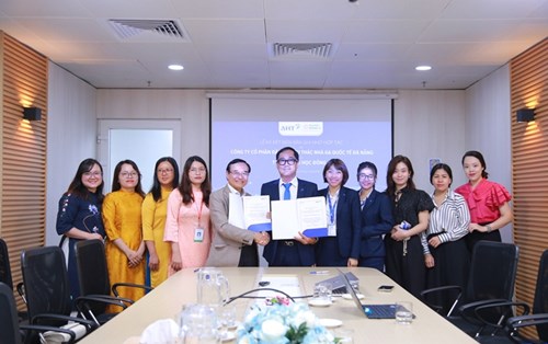 Increase career and employment experience at Da Nang International Airport for Dong A University students